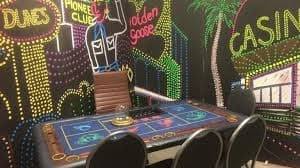 Live Gaple dealer managing domino tiles at pututogel login table